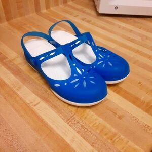 Crocs size 8 blue Mary Jane style